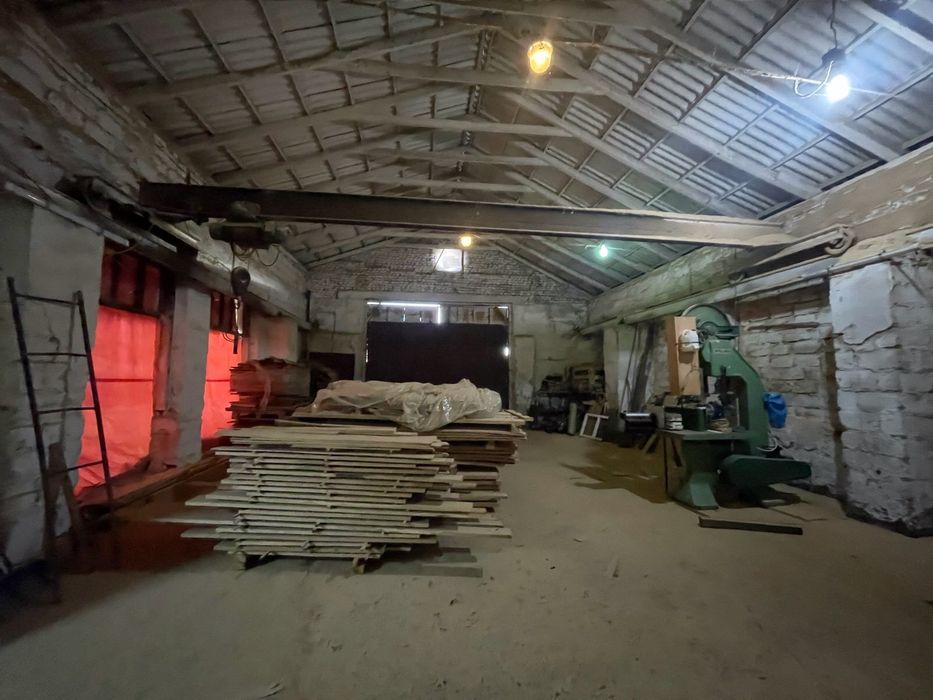 Оренда виробничого приміщення 340 м² з тельфером поблизу Львова