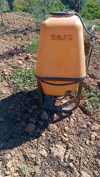 Pulverizador 300 litros