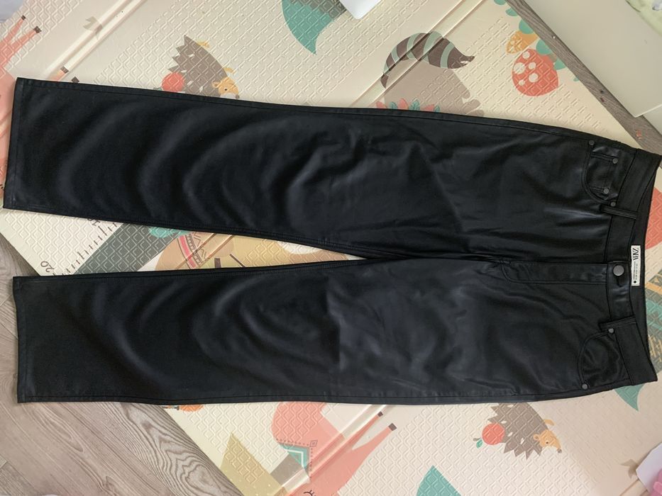 Штани zara 40р еко шкіра, Жіночі джинси
