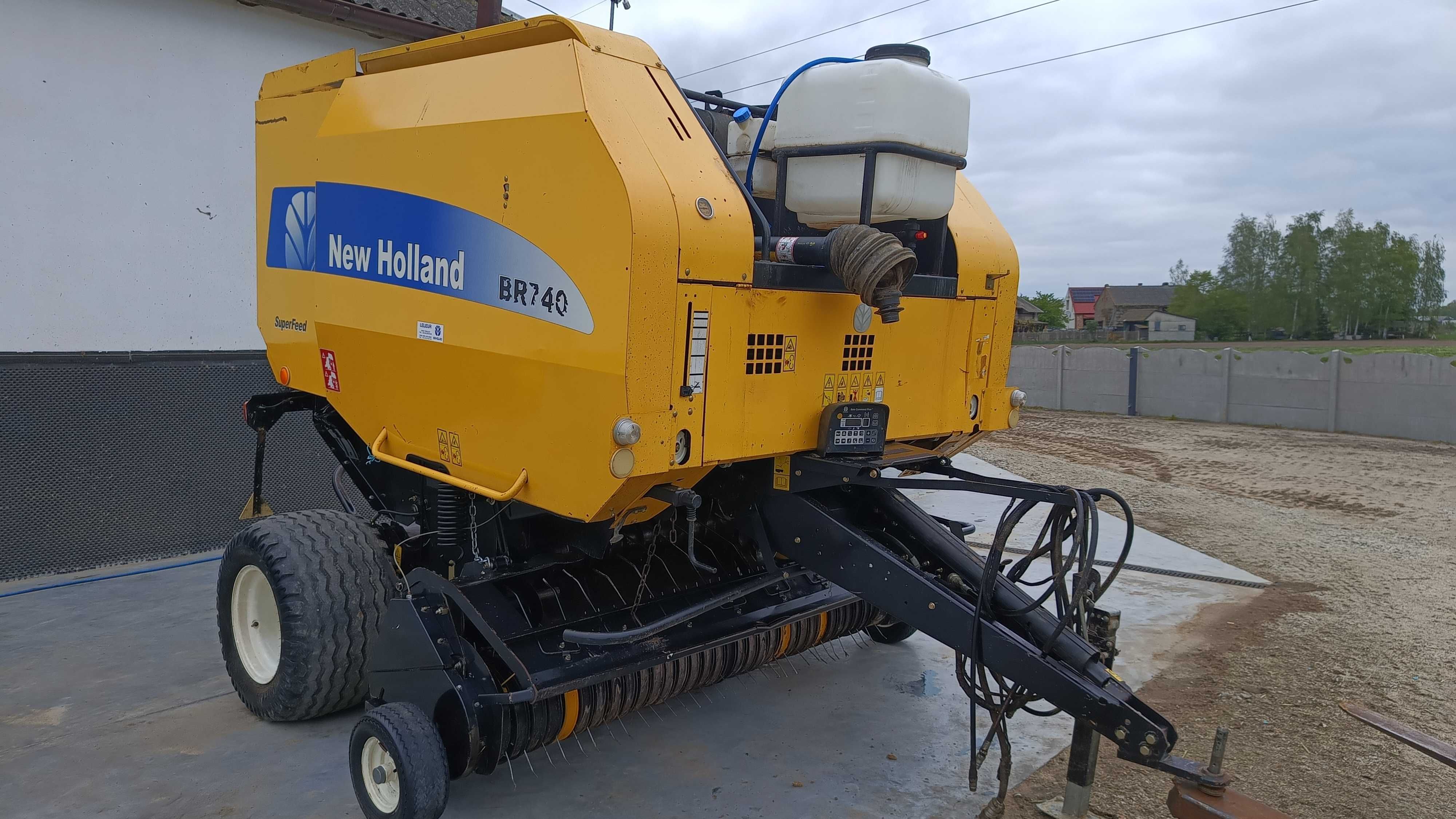 Prasa New Holland BR740