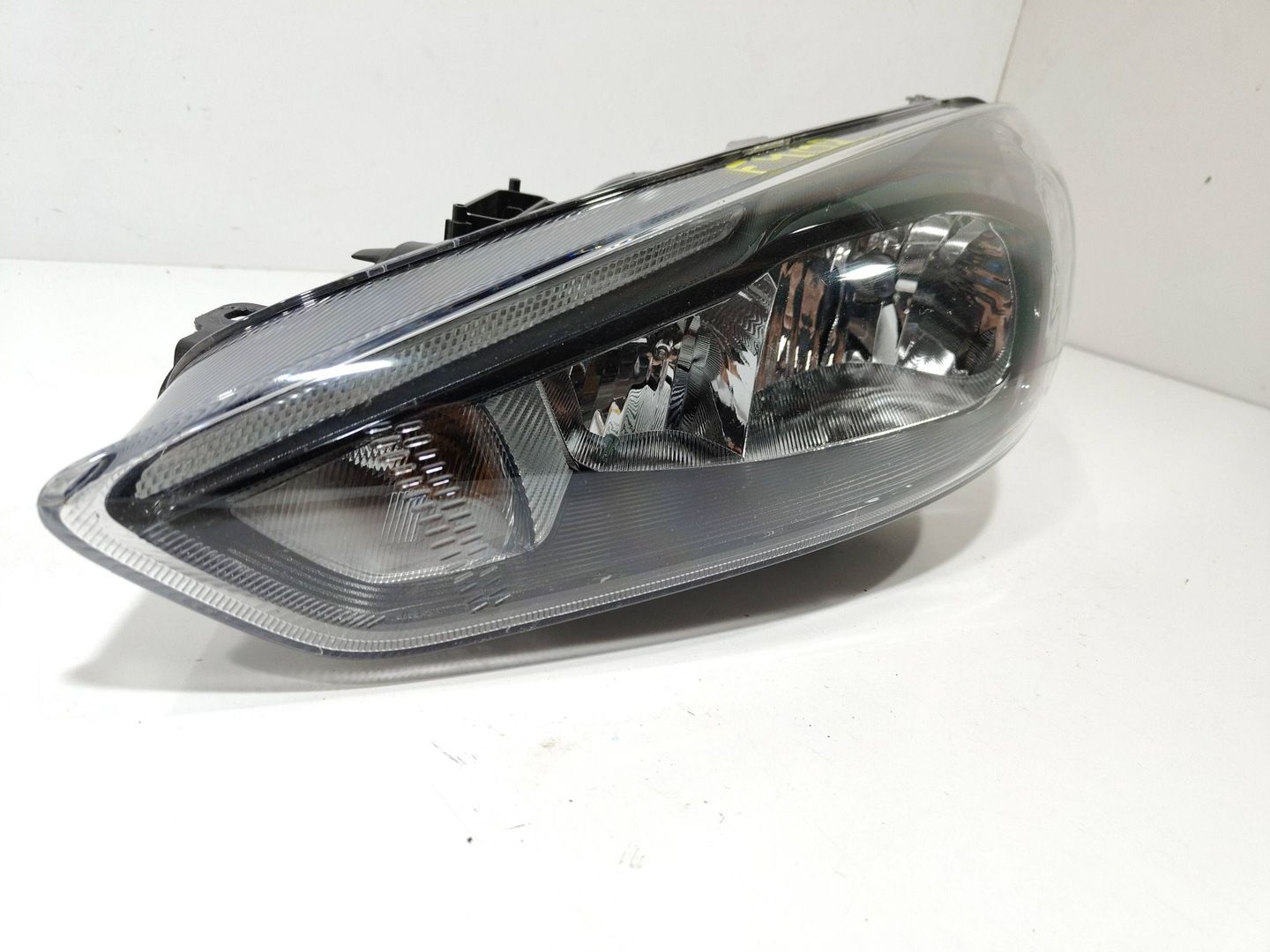Ford focus mk3 lift 14-18 lampa lewy przod +led ciemna