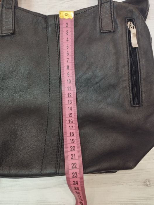 Чорна шкіряна сумочка в ідеальному стані сумка шкіра кожаная сумочка