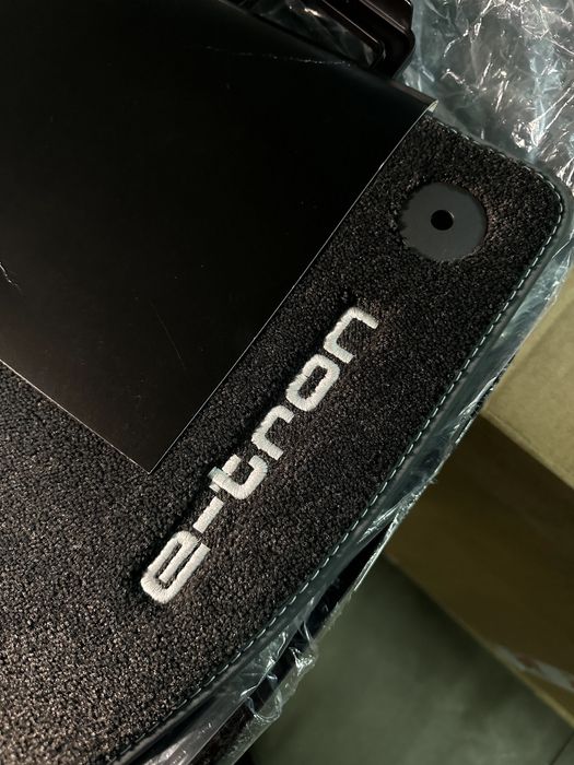 Оригінальні килимки в салон Audi Q7 Q8 Q5 A4 A6 A7 A3