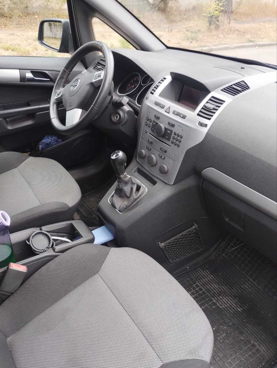 Opel Zafira B 2012
