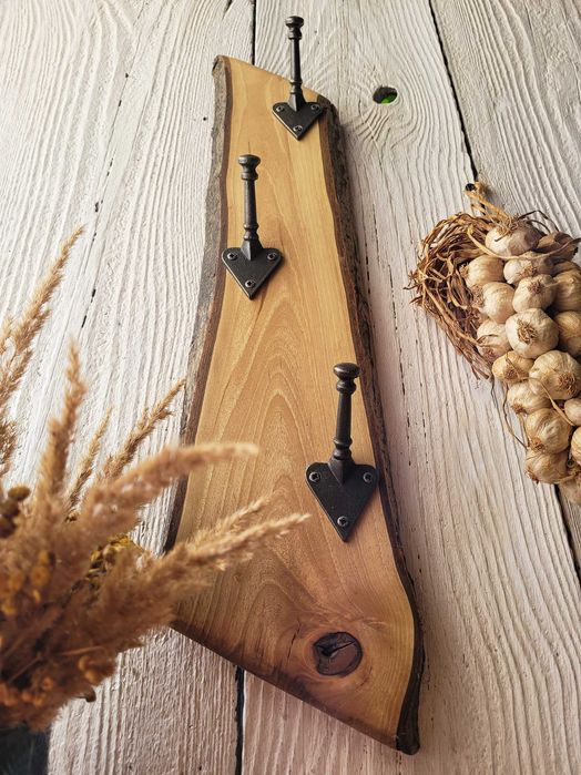 Wieszak ścienny drewniany haczyki kute Orzech włoski