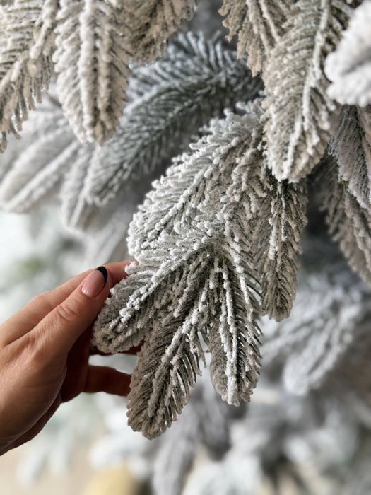 Ялинка засніжена Версаль