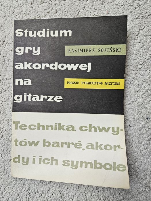 Studium gry akordowej na gitarze