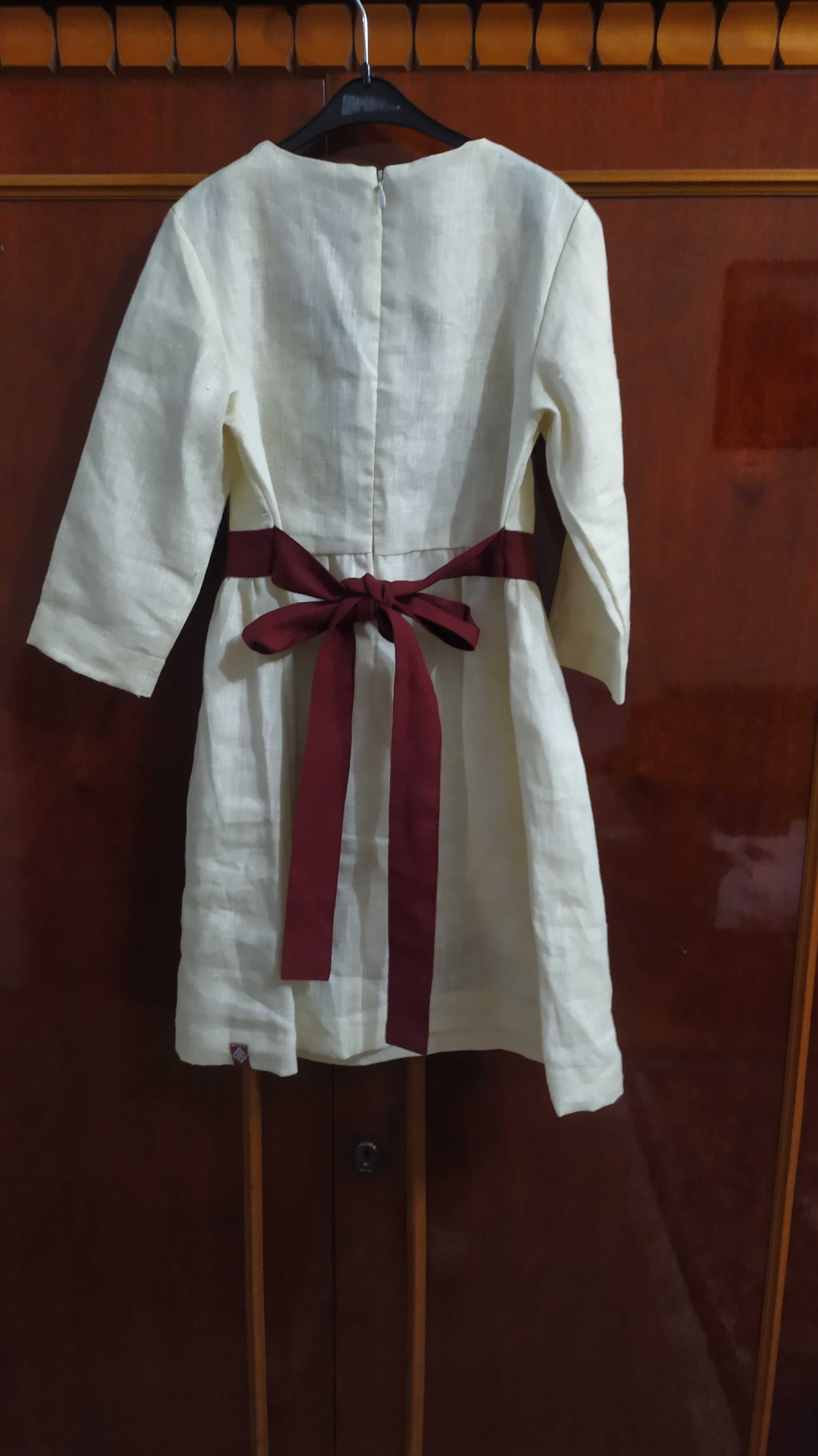 Продам платье-вышиванку на девочку (размер 122)