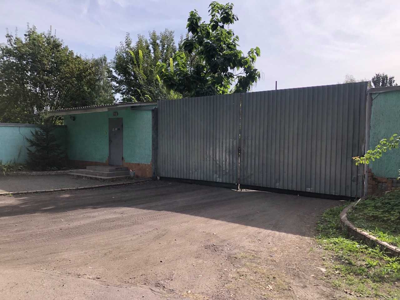 Виробничі приміщення, склади, офіс. Закрита охороняєма територія.