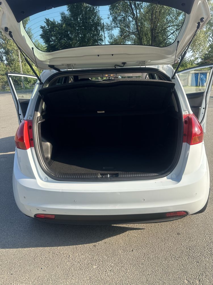 Продам KIA Venga