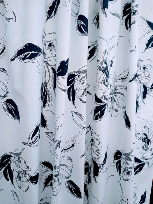Eleganckie zasłony w kwiaty- biało granatowe
