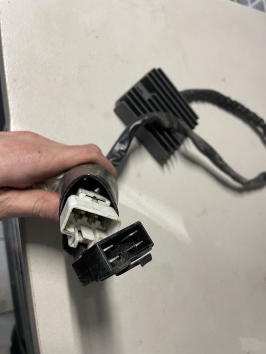 Regulator napiecia cbr 600f4i