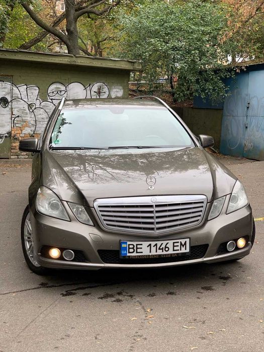 Mercedes Benz E350 повний привід 2011 рік