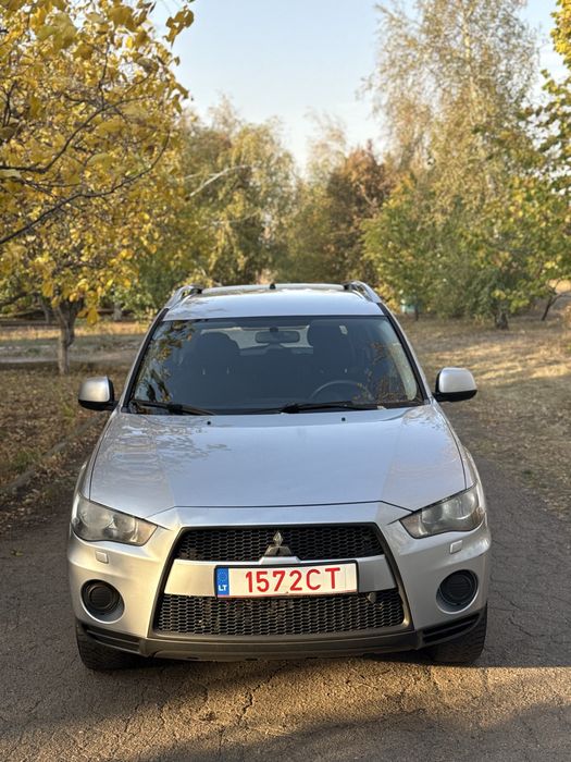 Mitsubishi Outlander 2011 ГОД 2.0 дизель полный привод