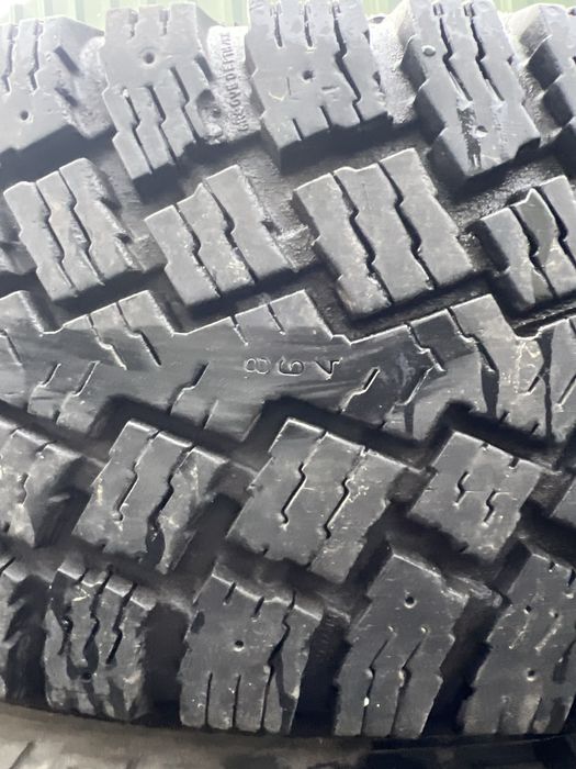 Шини зимові 235/85 R16 Nokian