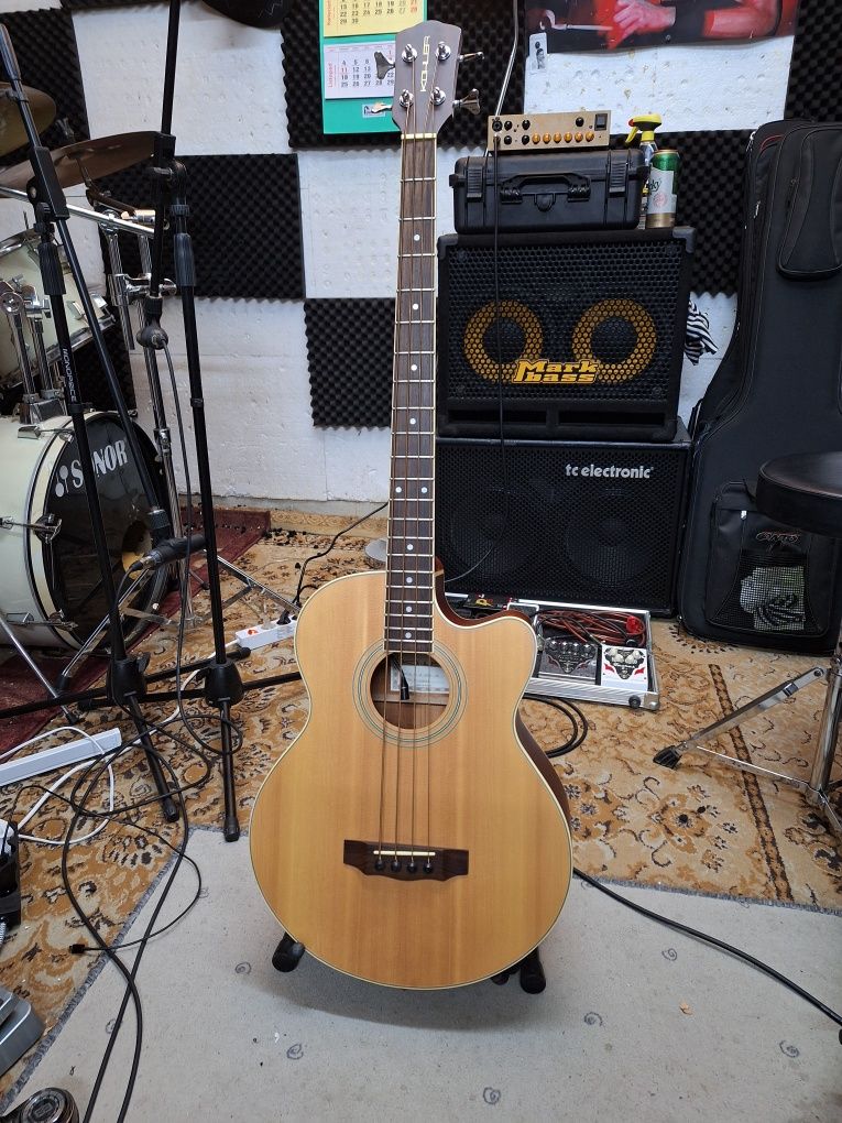 Gitara basowa Kohler
