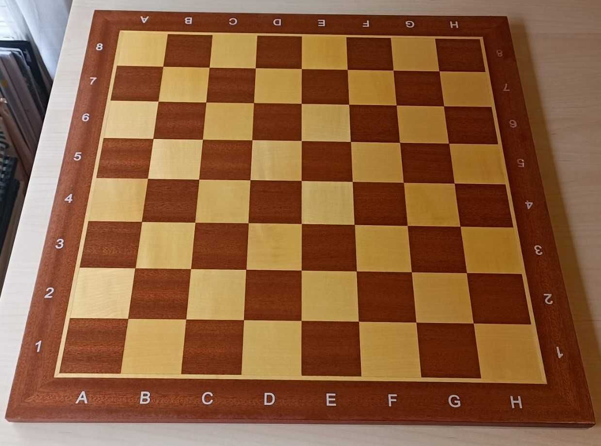 Conjunto de xadrez - tabuleiro, peças e caixa de madeira