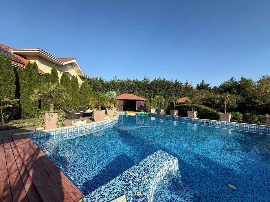 Продажа элитного дома в Совиньоне — участок 28 соток, море рядом.