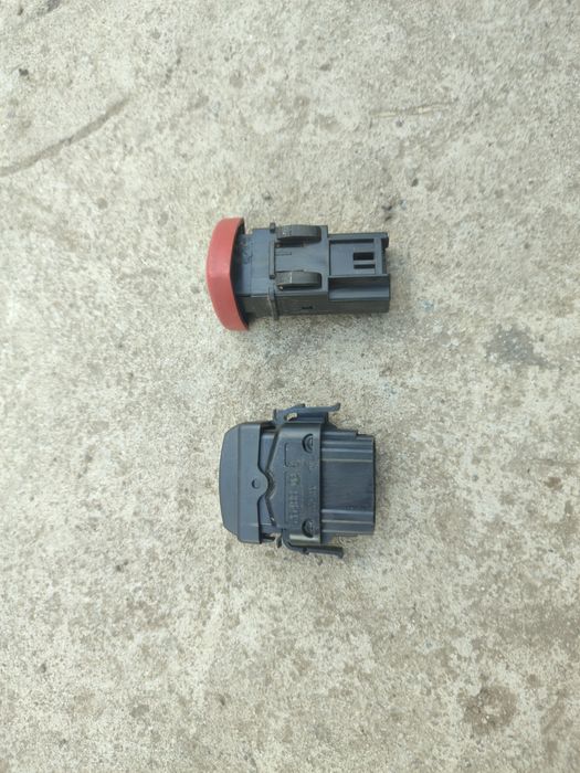 Продам кнопку аварийки и центрального замка на renault laguna 2