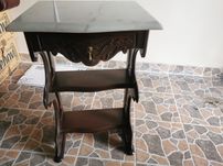 Móvel em mogno com pedra mármore