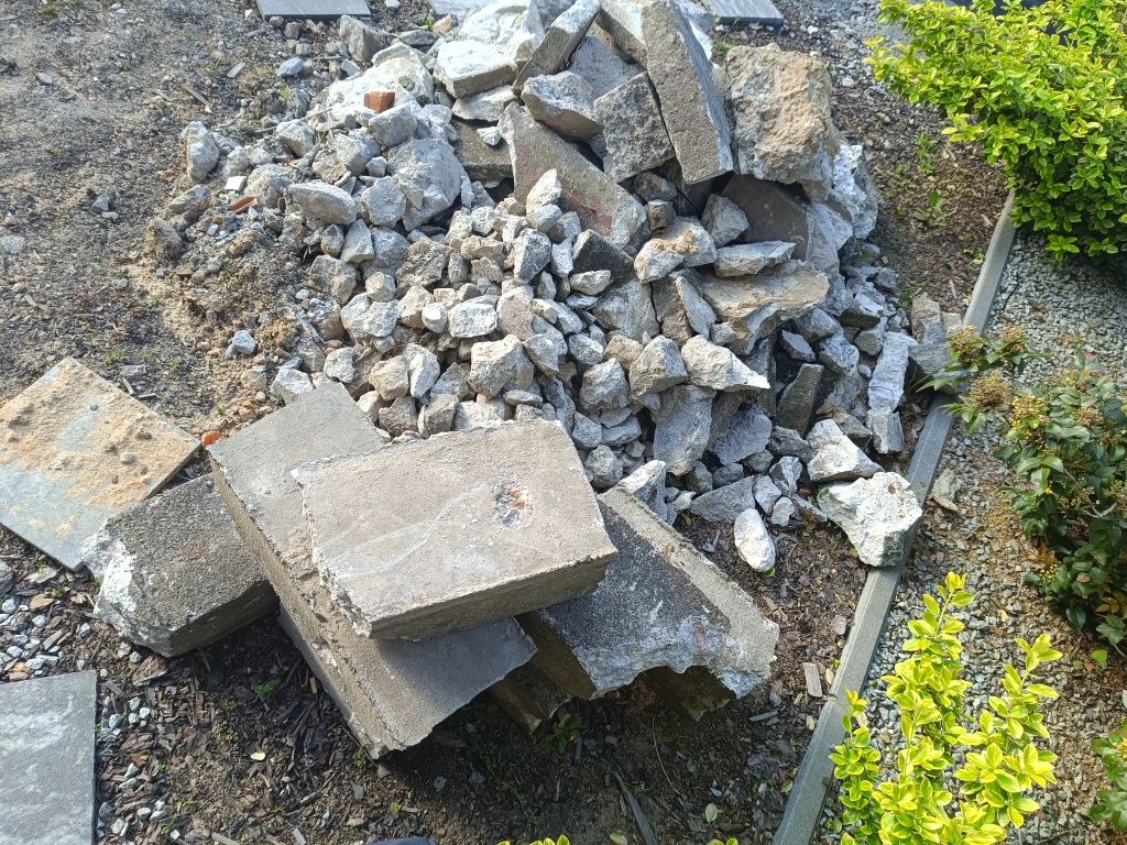 Gruz + bloczki betonowe