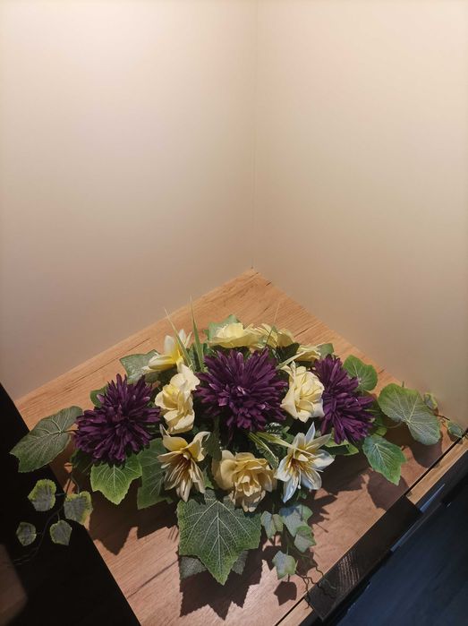 Kompozycje nagrobne, stroiki, komplety, wiązanki