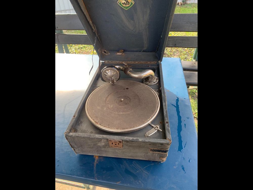 Продам старинный граммофон