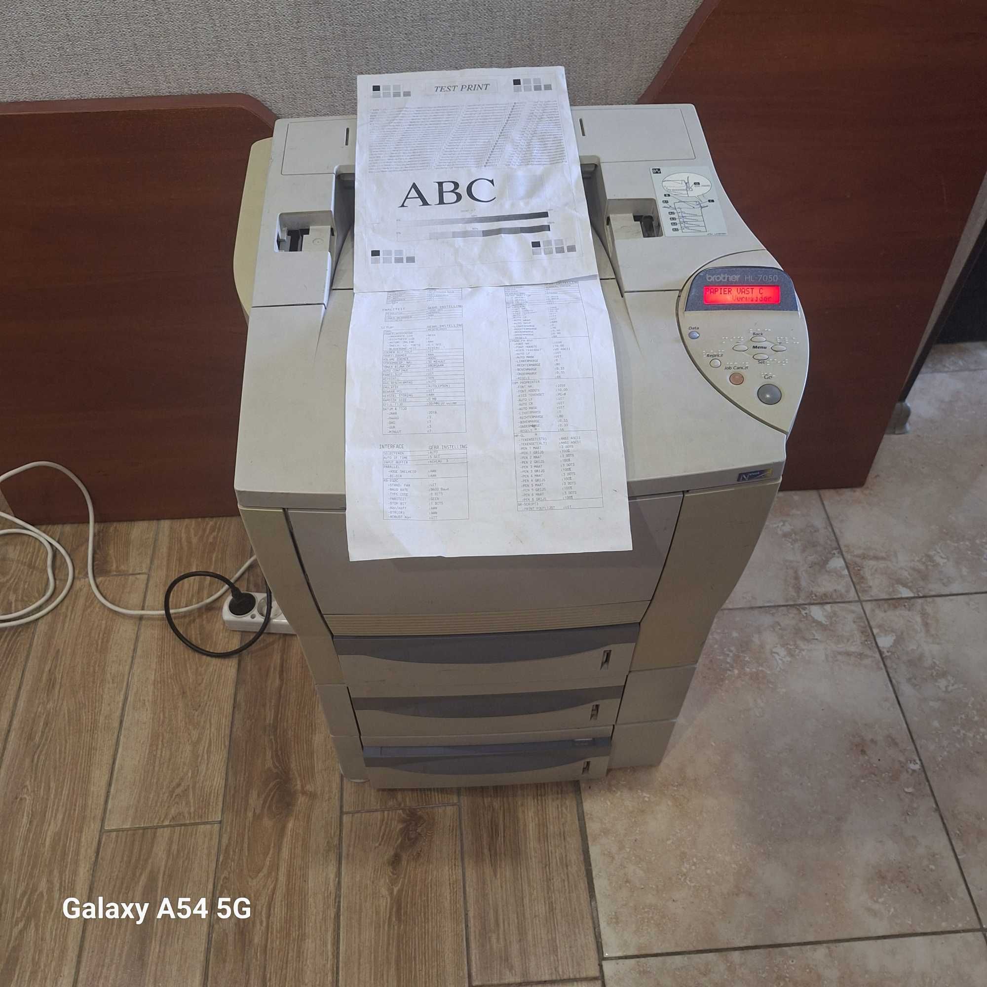 Принтер лезерный  Brother  HL   7050 скорость печати 28 страниц А 4 ми