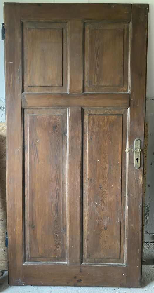 Drzwi drewniane z futrynami (komplet)