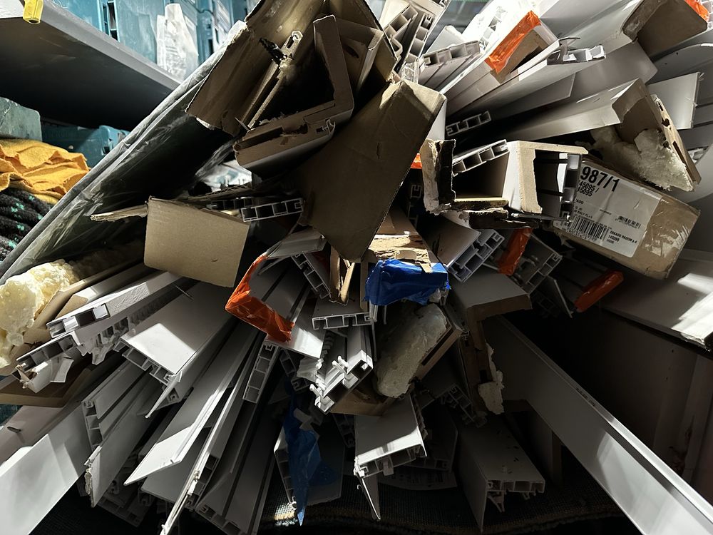 Karnisze sufitowe plastikowe używane duża ilość