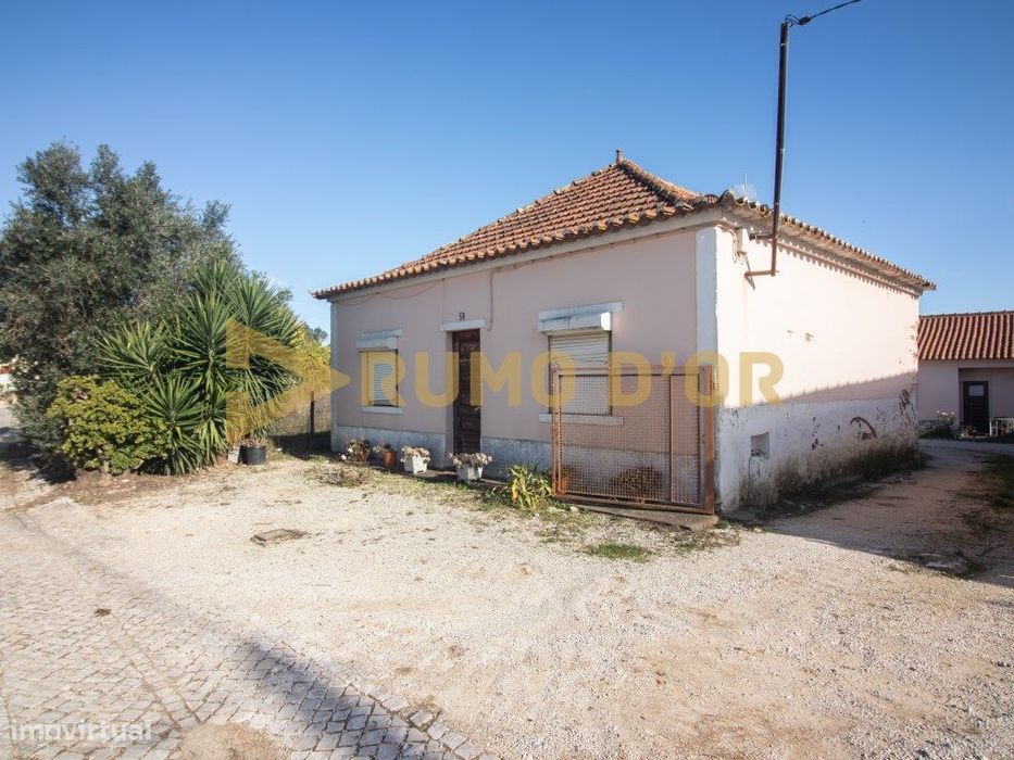 2 Moradias T3 para Recuperar em Penafirme da Ventosa, Alenquer