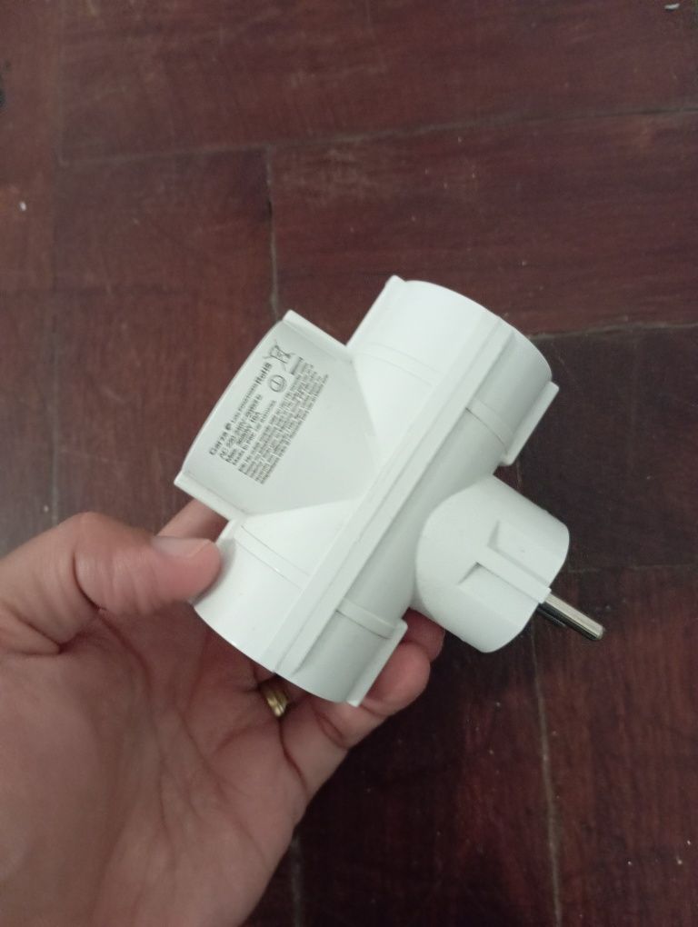 Ficha tripla está como nova