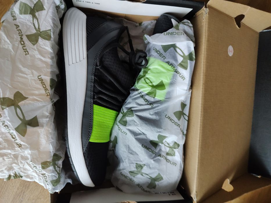 Buty sportowe damskie firmy Under Armour model