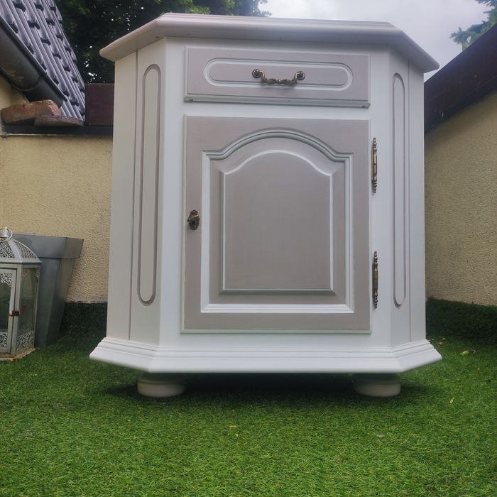 *  Komoda narożna  *