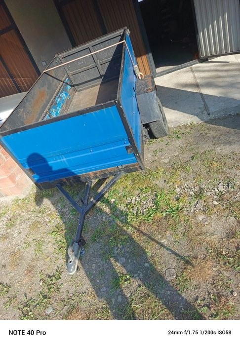 Прицеп хороший стан колеса жигульовські усилений тримає тону