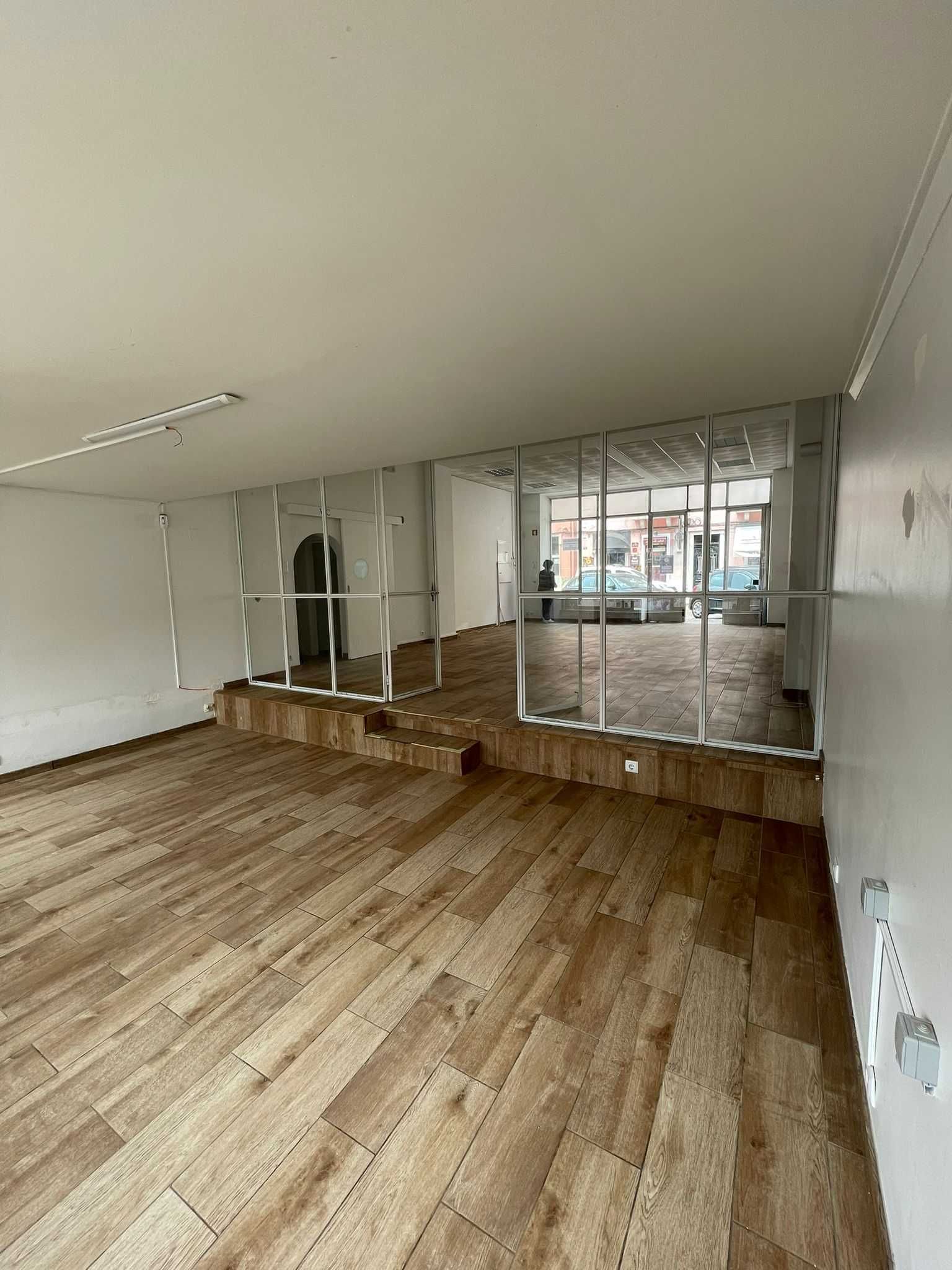 Arrenda-se Loja 90m² em Zona Estratégica de Lisboa – Remodelada