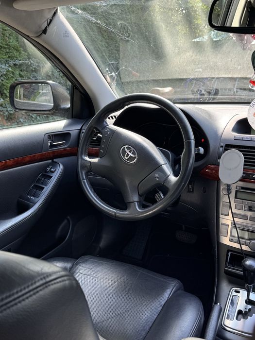 Sprzedam fajny samochód Toyota Avensis 2004 r