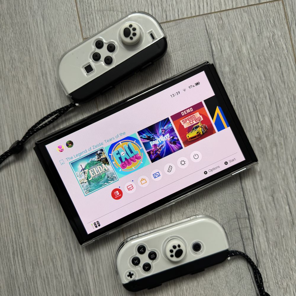 Nintendo Switch OLED білий у повному комплекті + чохол та кейс