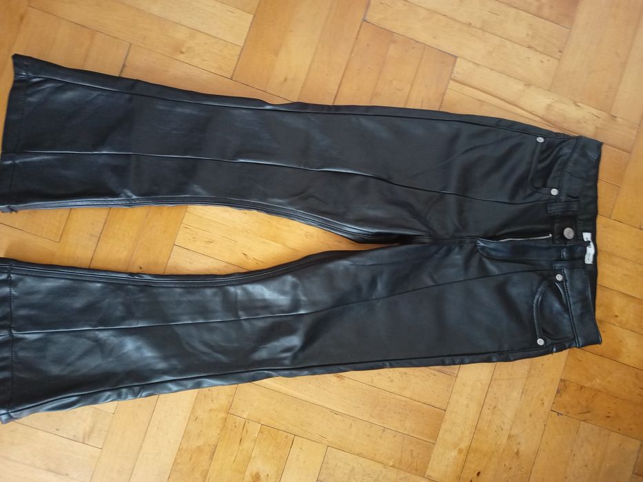 Czarne dziewczęce spodnie rozmiar 140