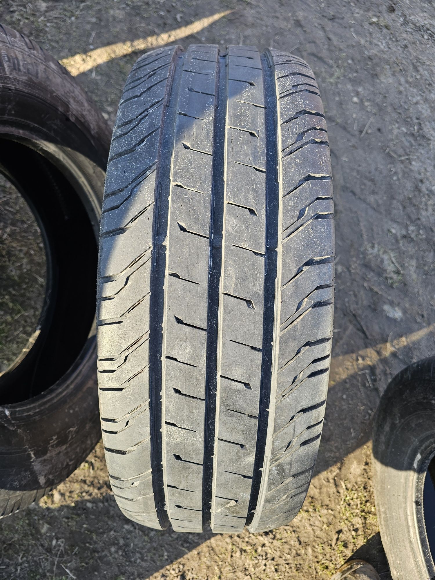 Opony letnie Continental 235/65R16C 115/113R