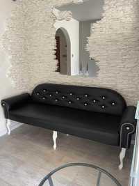 Czarna pikowana sofa glamor