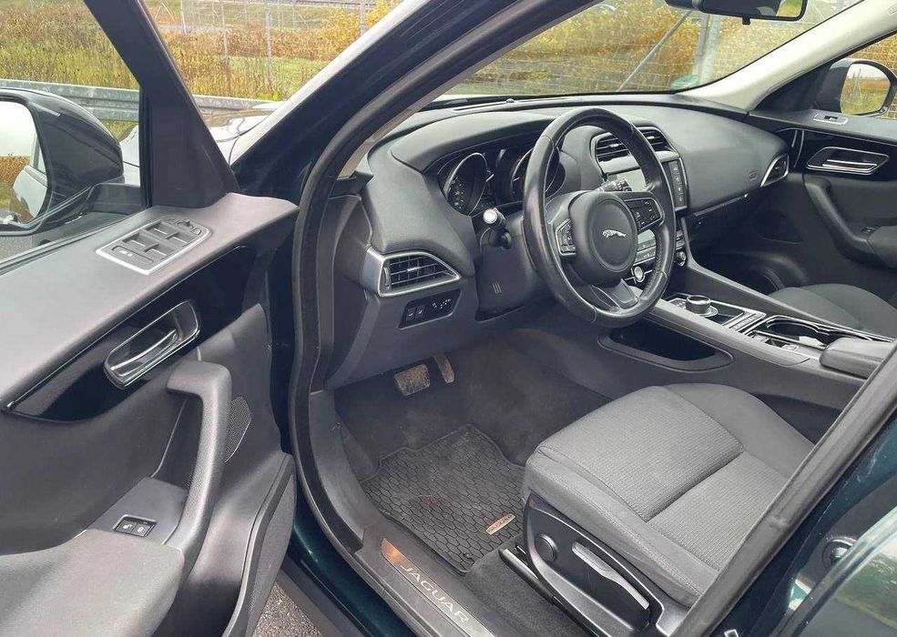 Jaguar F-Pace 25t AWD Prestige 2017 року