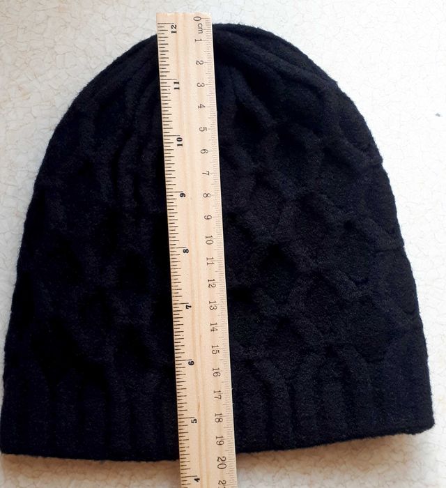 Czapka czarna damska, jesienna/wiosenna, ze wzorkiem