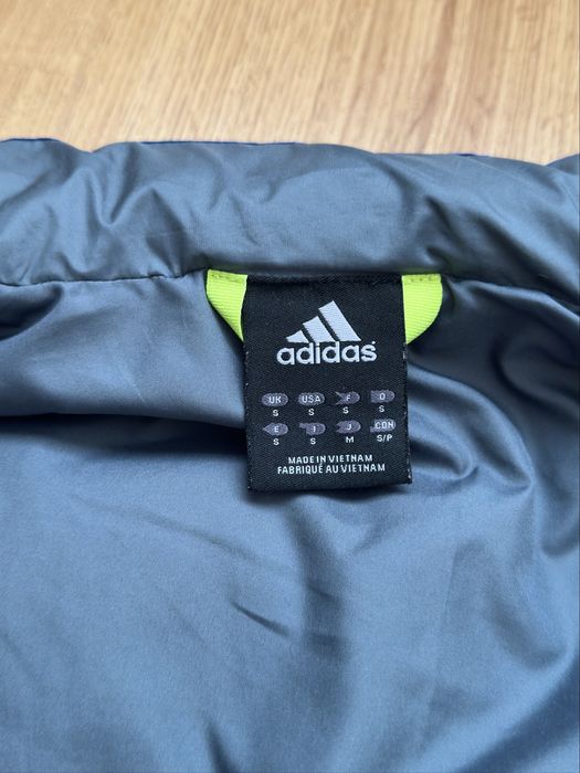 Пуховий жилет Adidas жилетка безрукавка