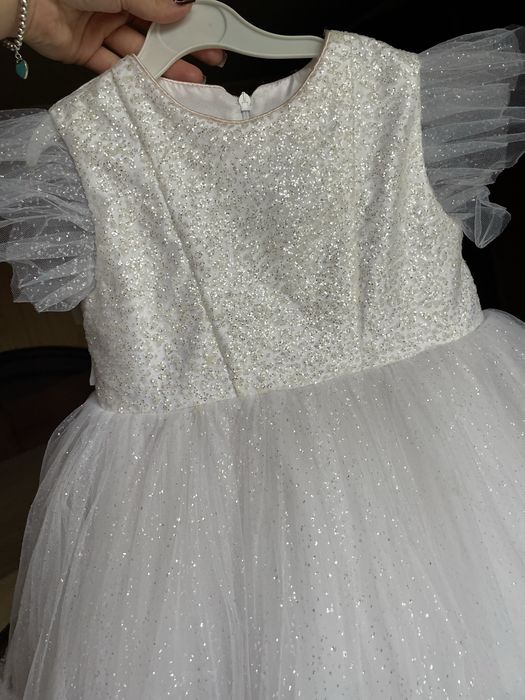 Шикарна святкова сукня на дівчинку 4 роки