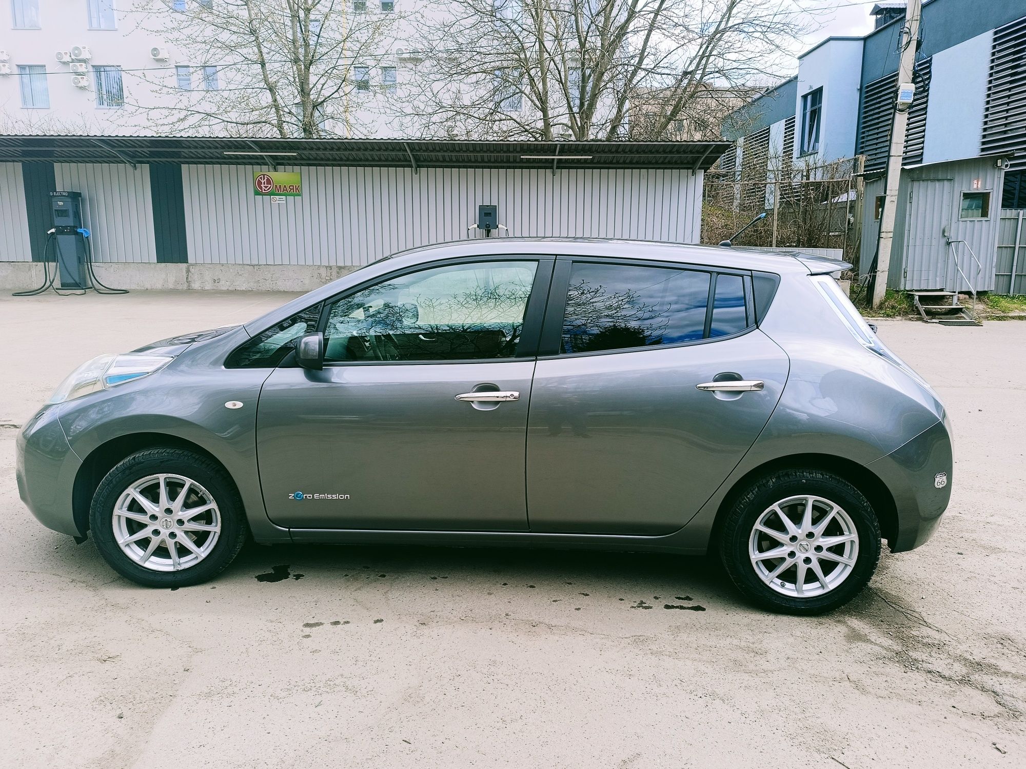 Продам авто nissan leaf