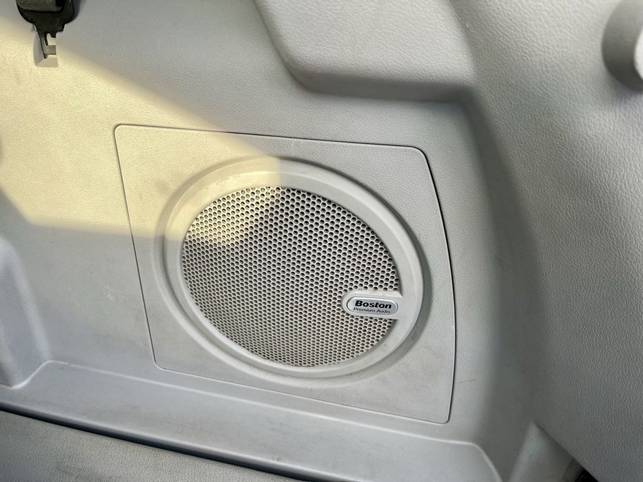 Продам отличный паркетник на автомате с вместительным салоном!