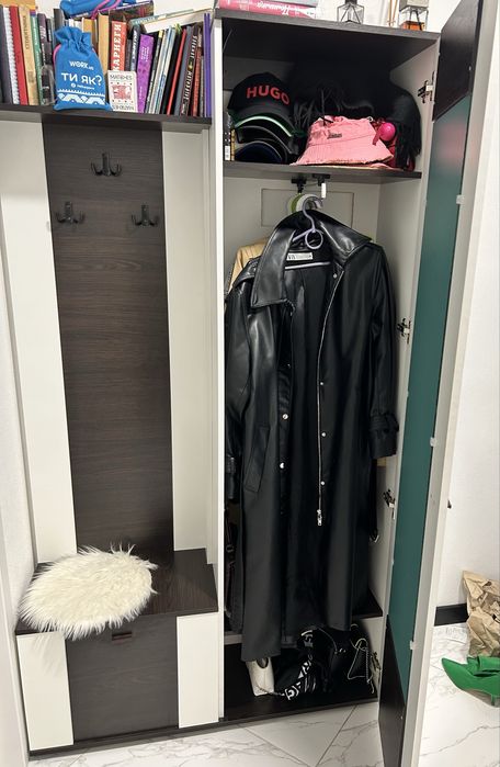 Продам красиву, зручну та вмістку шафу в коридор