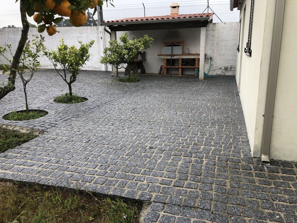 Quinta com duas casas com árvores de fruto