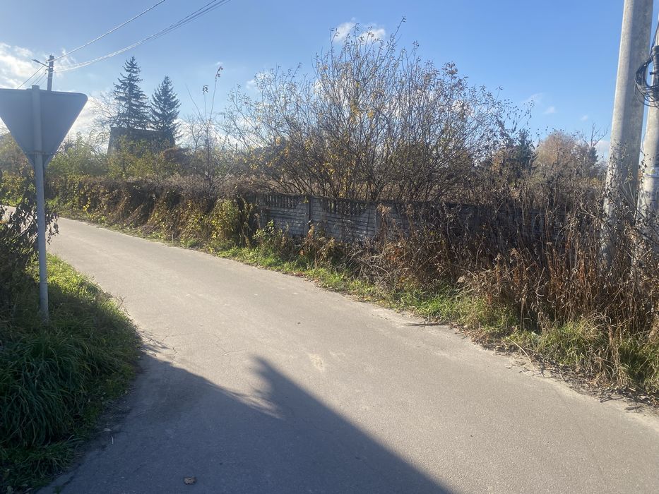 Гнідин ділянка площею 6 соток. Асфальт, світло, газ- вздовж ділянки.